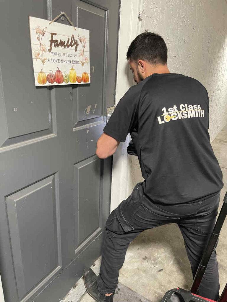 Locksmith Little Elm TX, Unlocking an apartment Door.